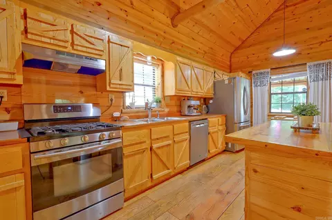 Kitchen - 115 Evergreen Ln, Marcella, AR 72555 photo 3 of 4
