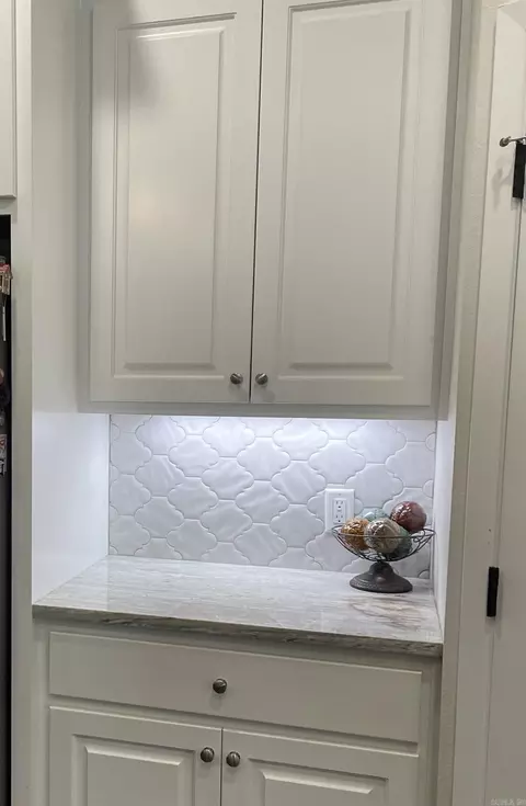 Kitchen - 908 Dawsons Pointe Ave, Bryant, AR 72022 photo 5 of 6