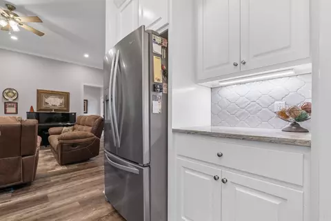 Kitchen - 908 Dawsons Pointe Ave, Bryant, AR 72022 photo 3 of 6