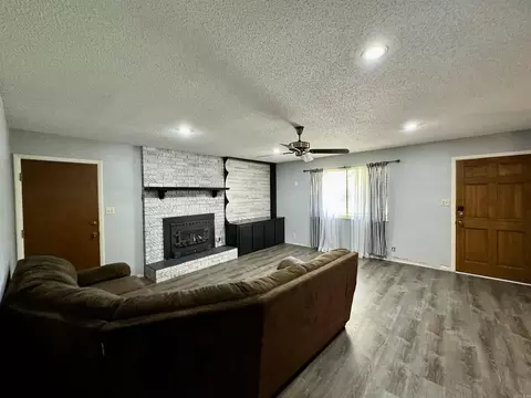 188 N Spring St, Melbourne, AR 72556 photo 2