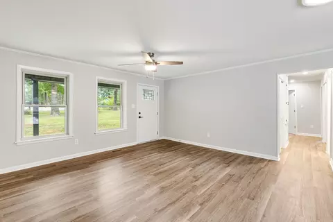 Living - 477 Efird Rd, Malvern, AR 72104 photo 3 of 4