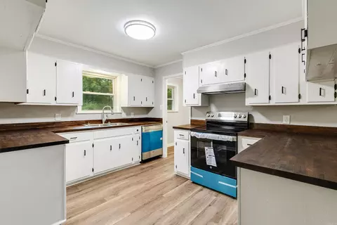 Kitchen - 477 Efird Rd, Malvern, AR 72104 photo 6 of 6