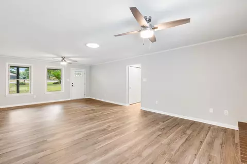 Living - 477 Efird Rd, Malvern, AR 72104 photo 4 of 4