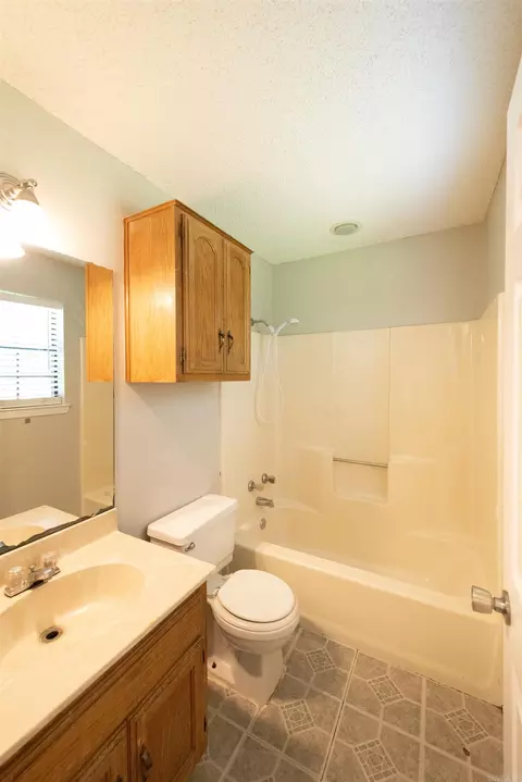 Bath - 14917 N Sardis Rd, Mabelvale, AR 72103 photo 1 of 2