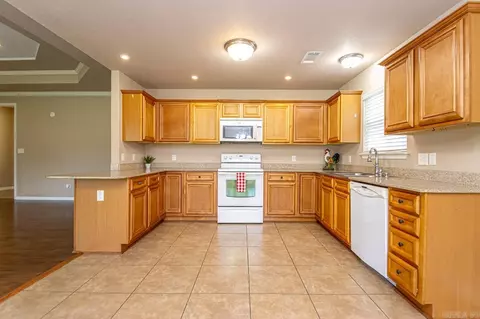 Kitchen - 7411 Mars Hill Rd, Bauxite, AR 72011 photo 3 of 5