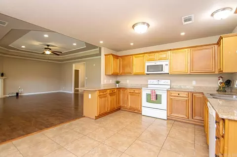 Kitchen - 7411 Mars Hill Rd, Bauxite, AR 72011 photo 4 of 5