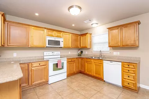 Kitchen - 7411 Mars Hill Rd, Bauxite, AR 72011 photo 5 of 5