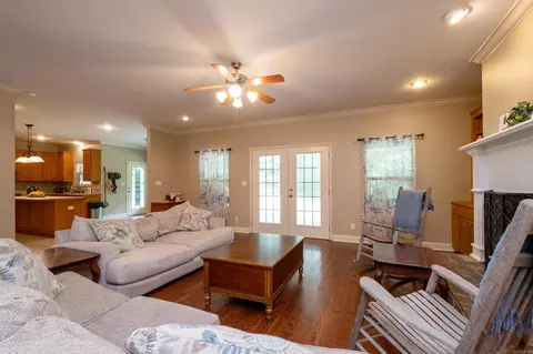 Living - 21 Golden Eagle Dr, Paron, AR 72122 photo 4 of 5