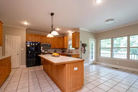 Kitchen - 21 Golden Eagle Dr, Paron, AR 72122 photo 2 of 6