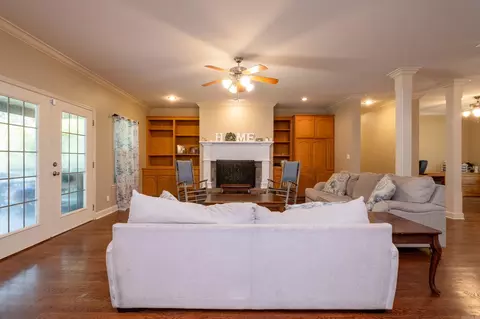 Living - 21 Golden Eagle Dr, Paron, AR 72122 photo 2 of 5