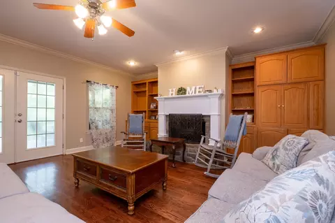 Living - 21 Golden Eagle Dr, Paron, AR 72122 photo 5 of 5