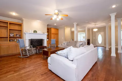 Living - 21 Golden Eagle Dr, Paron, AR 72122 photo 3 of 5