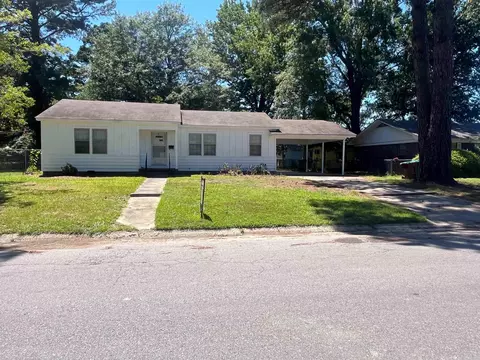 Exterior - 2802 Edgewood Dr, Pine Bluff, AR 71603 photo 2 of 5
