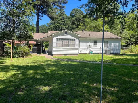 Exterior - 2802 Edgewood Dr, Pine Bluff, AR 71603 photo 3 of 5