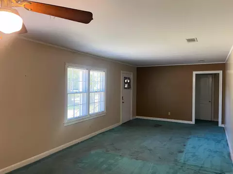Living - 2802 Edgewood Dr, Pine Bluff, AR 71603 photo 1 of 2