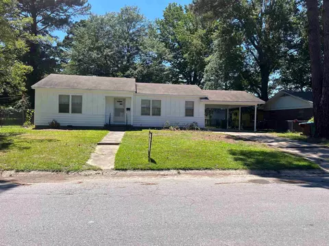 Exterior - 2802 Edgewood Dr, Pine Bluff, AR 71603 photo 1 of 5