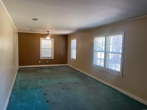 Living - 2802 Edgewood Dr, Pine Bluff, AR 71603 photo 2 of 2