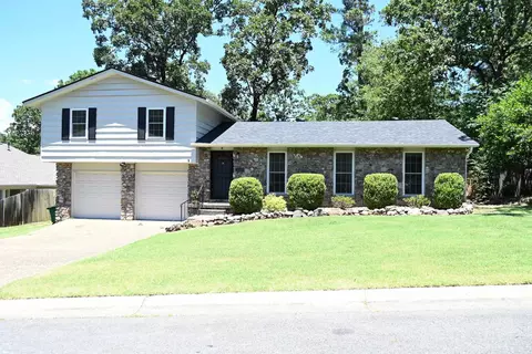 4 Hunting Hill Ln, Little Rock, AR 72227