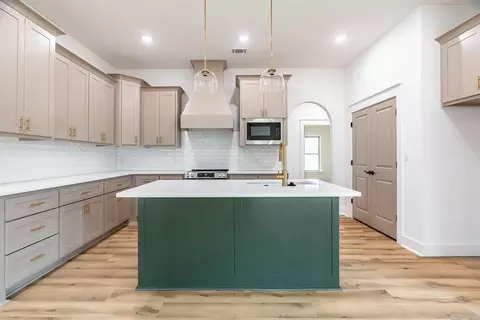 Kitchen - 15 Dandelion Dr, Greenbrier, AR 72058 photo 1 of 5