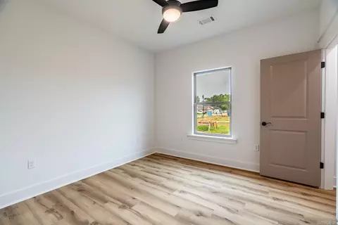 Bedroom - 15 Dandelion Dr, Greenbrier, AR 72058 photo 5 of 6