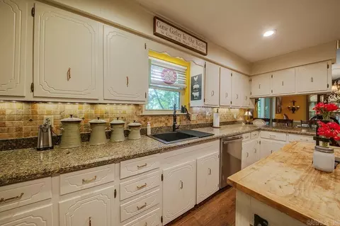 Kitchen - 1521 Erving Ridge Loop, Cabot, AR 72023 photo 5 of 9
