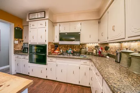 Kitchen - 1521 Erving Ridge Loop, Cabot, AR 72023 photo 3 of 9