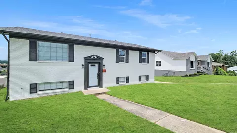 14 Coachlight Dr, Little Rock, AR 72227