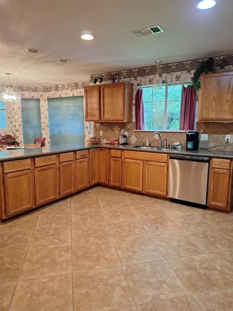 7911 Coachlight Dr, Pine Bluff, AR 71603 photo 6