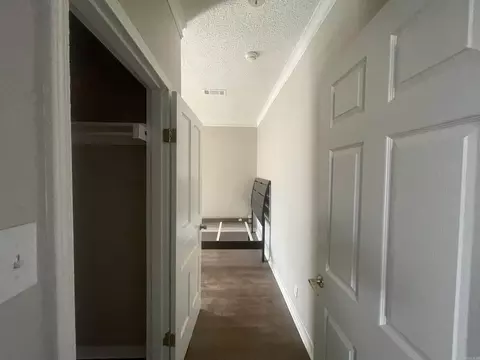 Entry Way - 918 W 13th St, Pine Bluff, AR 71601 photo 5 of 8