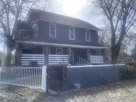 Exterior - 918 W 13th St, Pine Bluff, AR 71601 photo 4 of 10