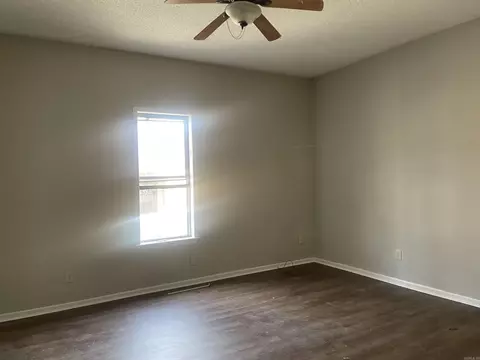 Bedroom - 918 W 13th St, Pine Bluff, AR 71601 photo 2 of 6