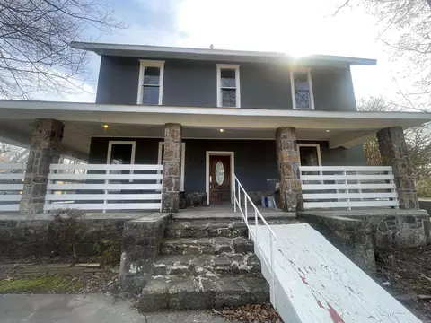 Exterior - 918 W 13th St, Pine Bluff, AR 71601 photo 1 of 10