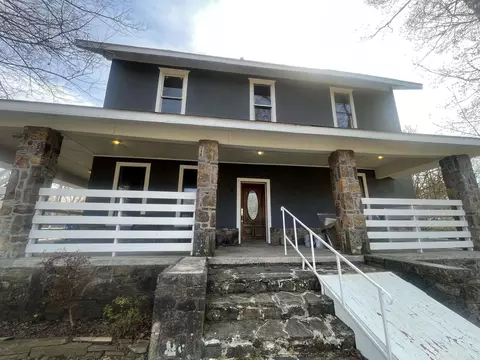 Exterior - 918 W 13th St, Pine Bluff, AR 71601 photo 2 of 10