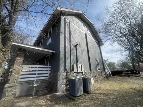 Exterior - 918 W 13th St, Pine Bluff, AR 71601 photo 6 of 10