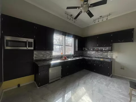 Kitchen - 918 W 13th St, Pine Bluff, AR 71601 photo 1 of 1