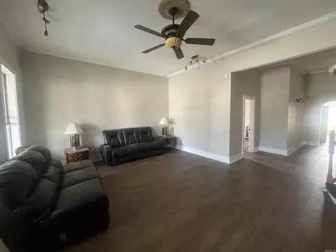 Living - 918 W 13th St, Pine Bluff, AR 71601 photo 2 of 3