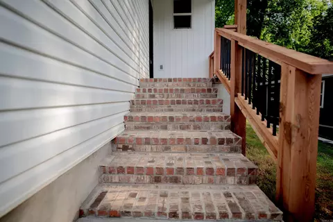 Exterior - 302 E North St, Benton, AR 72015 photo 6 of 9