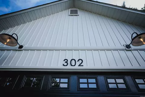 Exterior - 302 E North St, Benton, AR 72015 photo 4 of 9