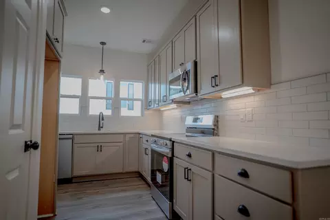 Kitchen - 302 E North St, Benton, AR 72015 photo 1 of 3