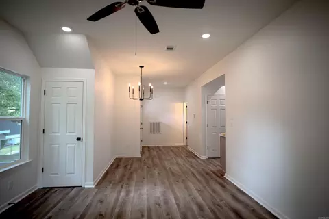 Entry Way - 302 E North St, Benton, AR 72015 photo 3 of 5