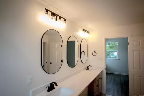 Bath - 302 E North St, Benton, AR 72015 photo 3 of 4