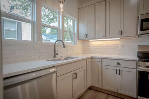 Kitchen - 302 E North St, Benton, AR 72015 photo 2 of 3
