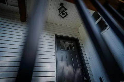 Entry Way - 302 E North St, Benton, AR 72015 photo 1 of 5