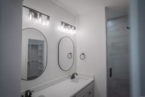 Bath - 302 E North St, Benton, AR 72015 photo 2 of 4