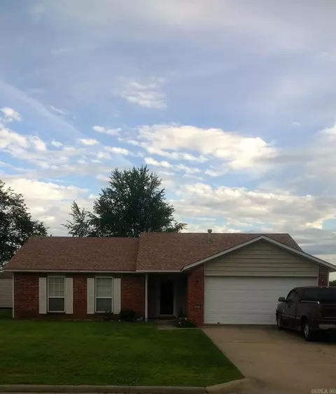 465 W Iris Ave, Farmington, AR 72730
