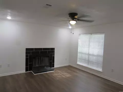 136 Eve, Conway, AR 72032 photo 3