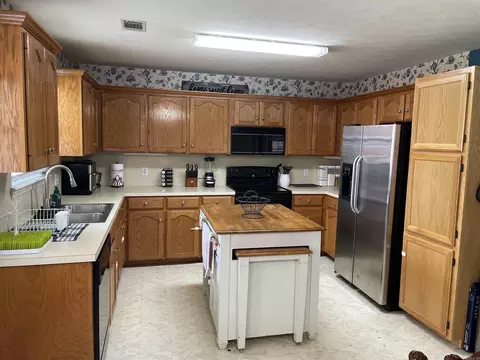 Kitchen - 2003 Donaghey Ave, Conway, AR 72032 photo 1 of 2