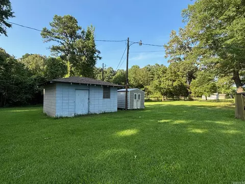 Exterior - 4301 Skyline Dr, Pine Bluff, AR 71603 photo 8 of 9