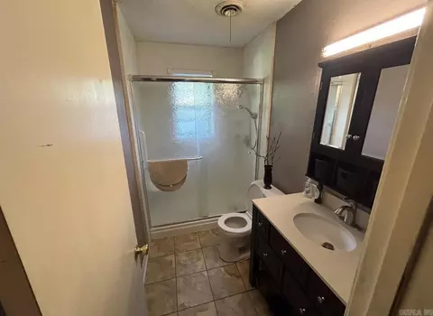 Bath - 4301 Skyline Dr, Pine Bluff, AR 71603 photo 1 of 1