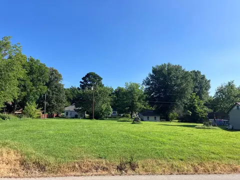 853 W Clay St, Piggott, AR 72454